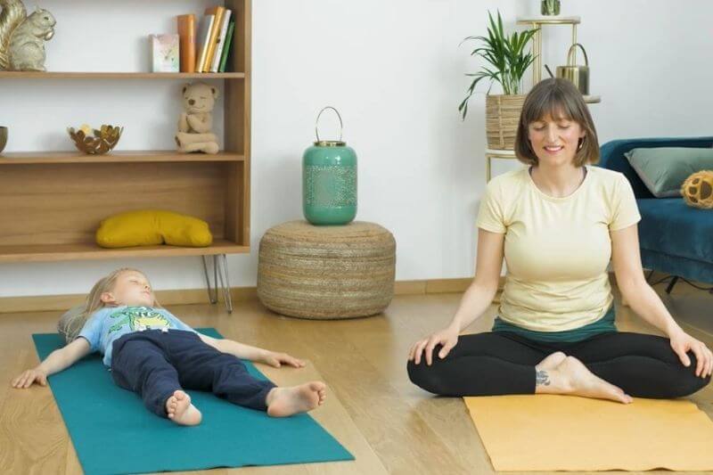 Yoga-Übungen Für Kinder: Einfache Figuren Mit Anleitung